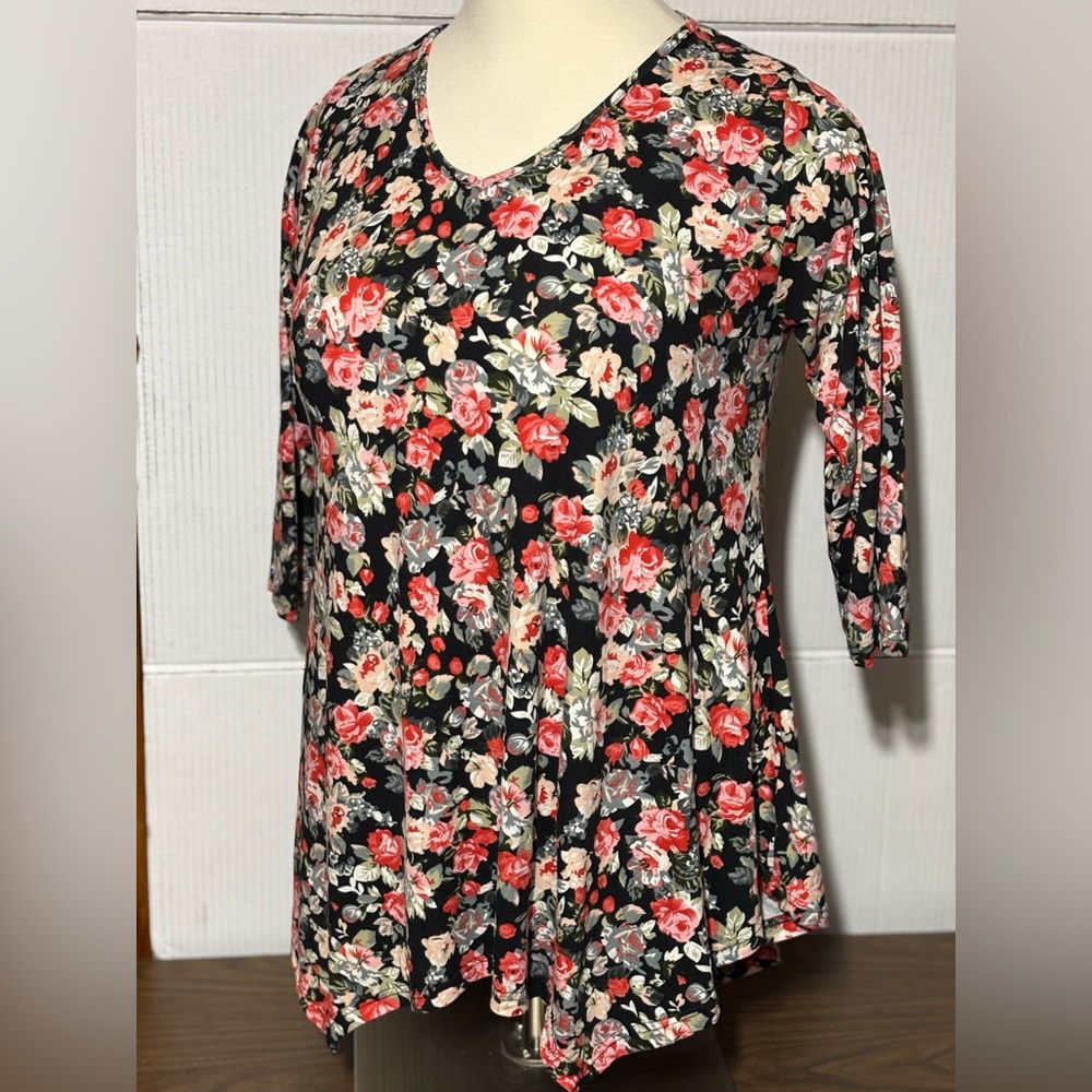 jollieLovin  women’s pull over tunic like shirt 2XL 30” length hankerchief hem